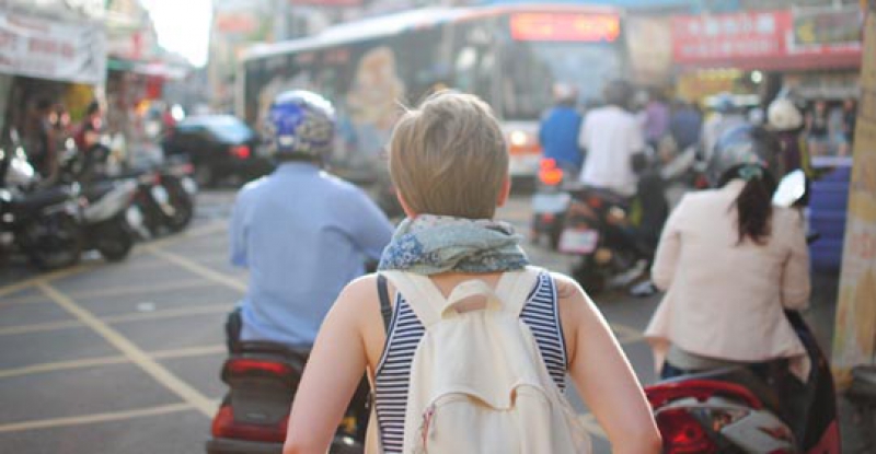 Young adults think e-cigarettes safer to smoke